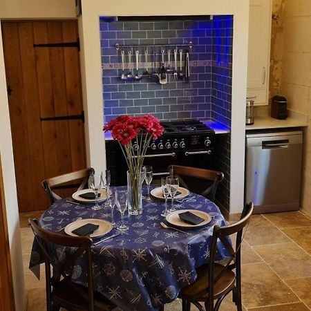 Dom Peyreton Prestige Cottages Set In A Charming Wine Property Villegouge Exterior foto